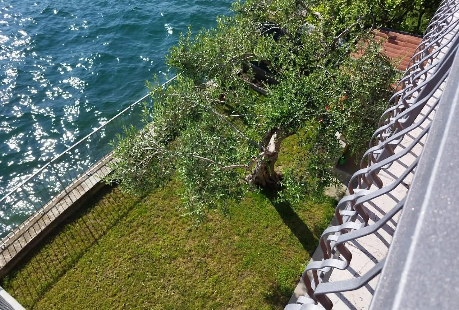 Peaceful Lakefront Marone