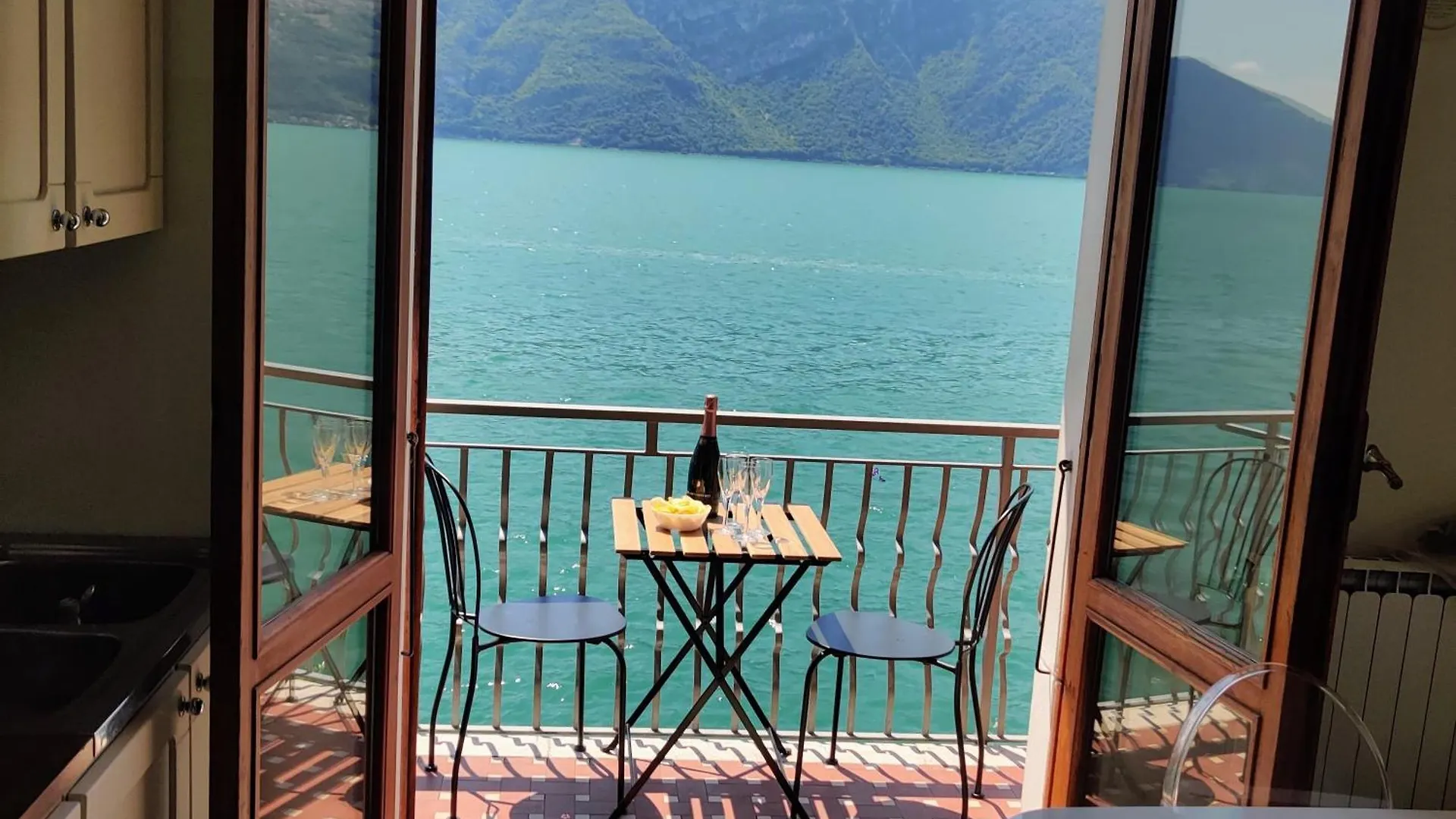 Daire Peaceful Lakefront Marone İtalya