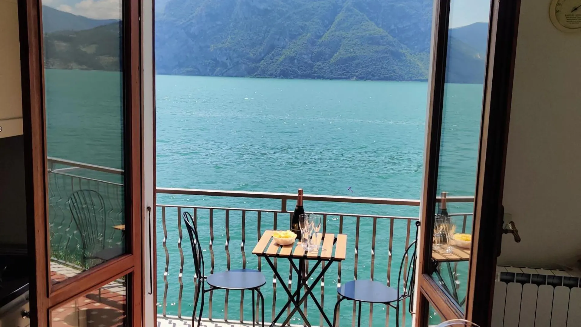 Daire Peaceful Lakefront Marone