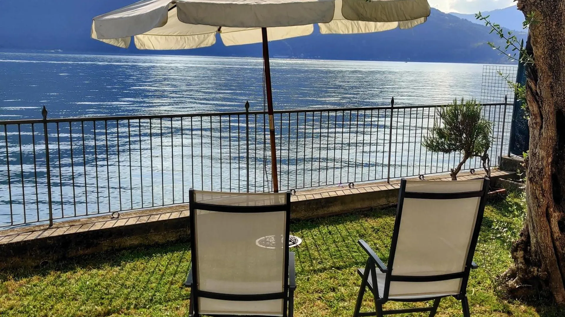Peaceful Lakefront Marone Daire