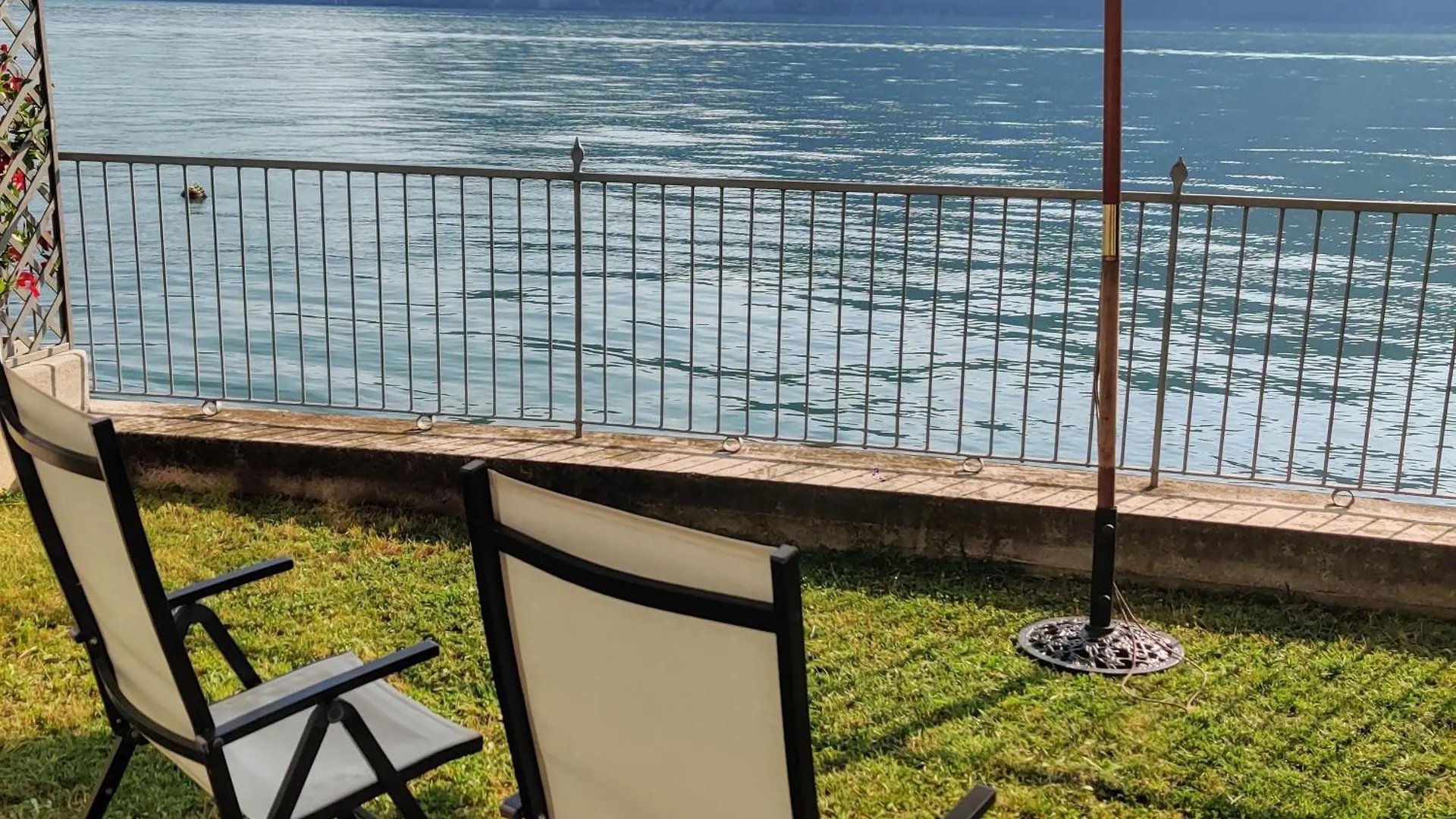 Peaceful Lakefront Marone Daire