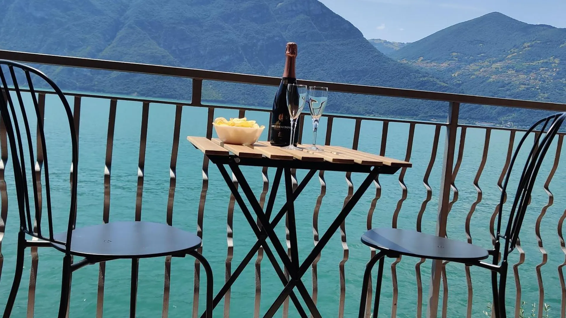 Daire Peaceful Lakefront Marone